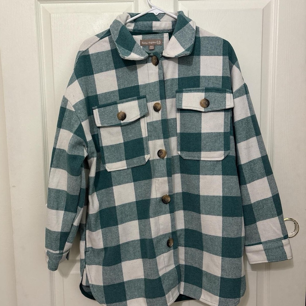 NEW W/O TAGS Women’s Teal and White Plaid Button-Up THICK Flannel